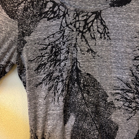 Eddie Bauer Gray and Black Leaf Forest Graphic Women's Shirt Size Small - Picture 3 of 6